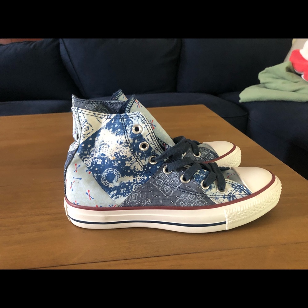 Converse girl shoes. BRAND NEW.
